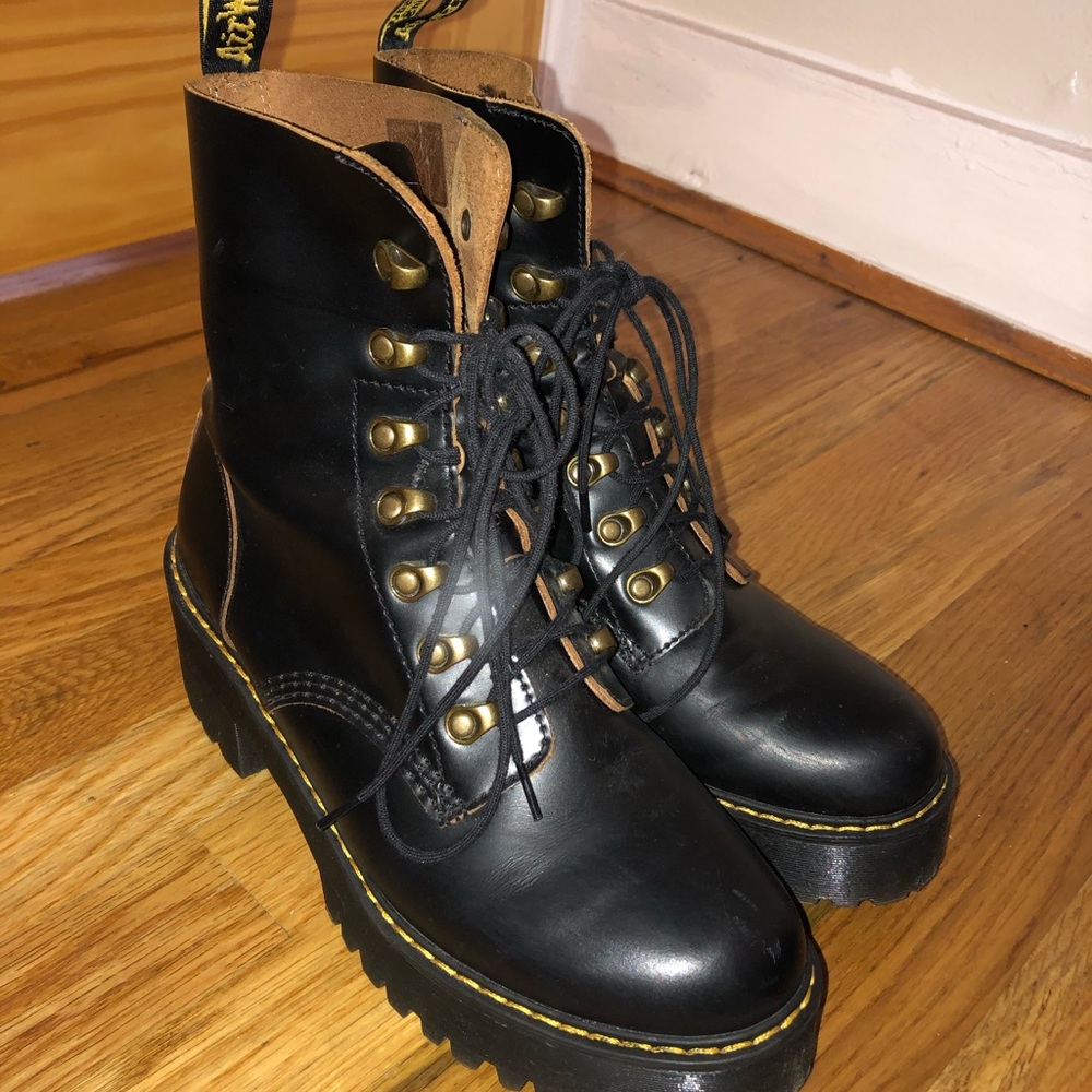 Dr. Martens Platform Leona boots